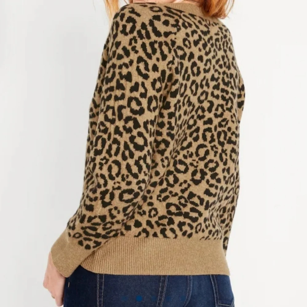 Leopard Print V-Neck Sweater - Picture 2 of 7